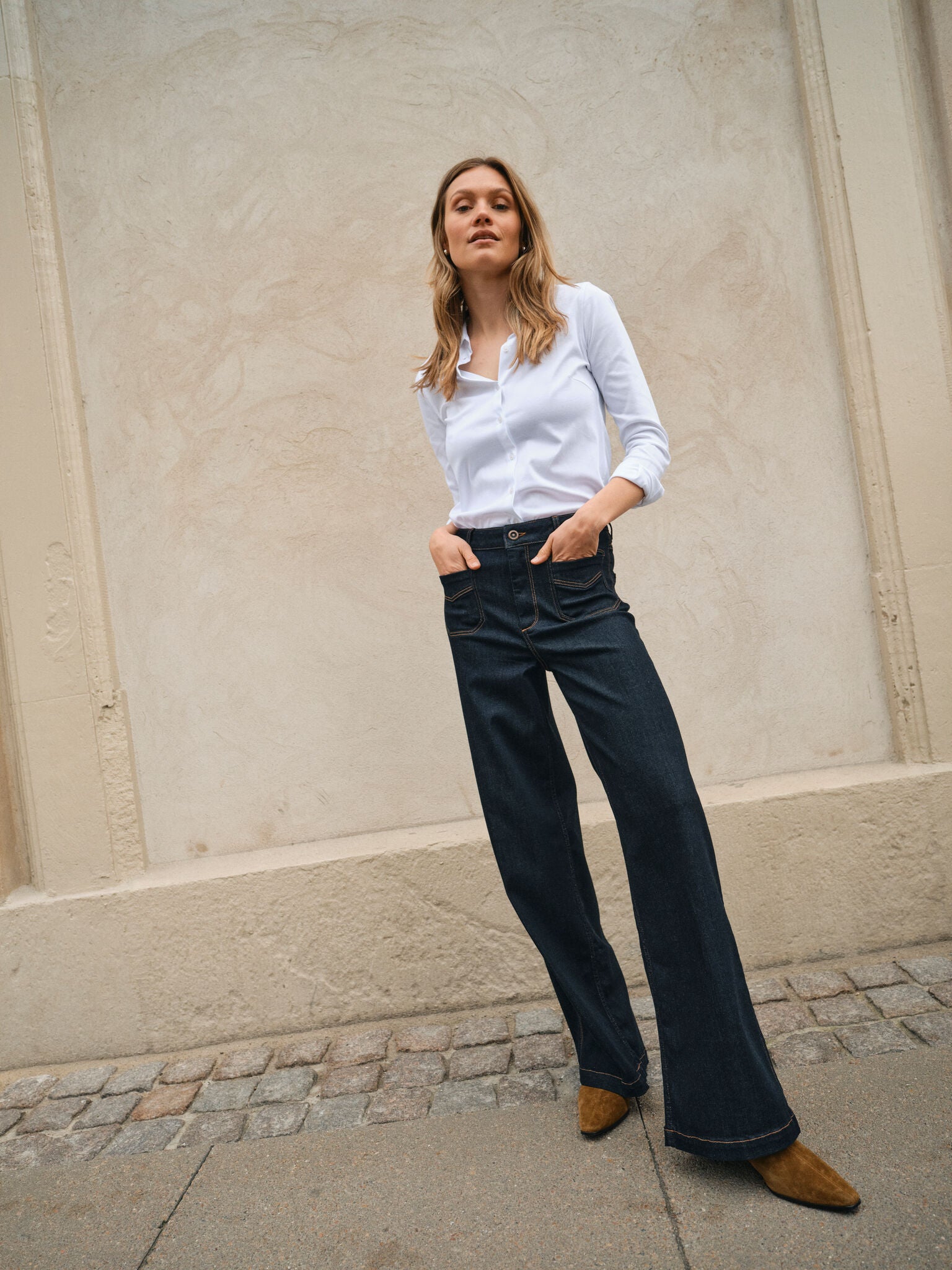 Modelshot / Dark Blue / Detail